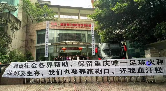 　　　　故事的平台是中国上世纪30年月的上海滩。